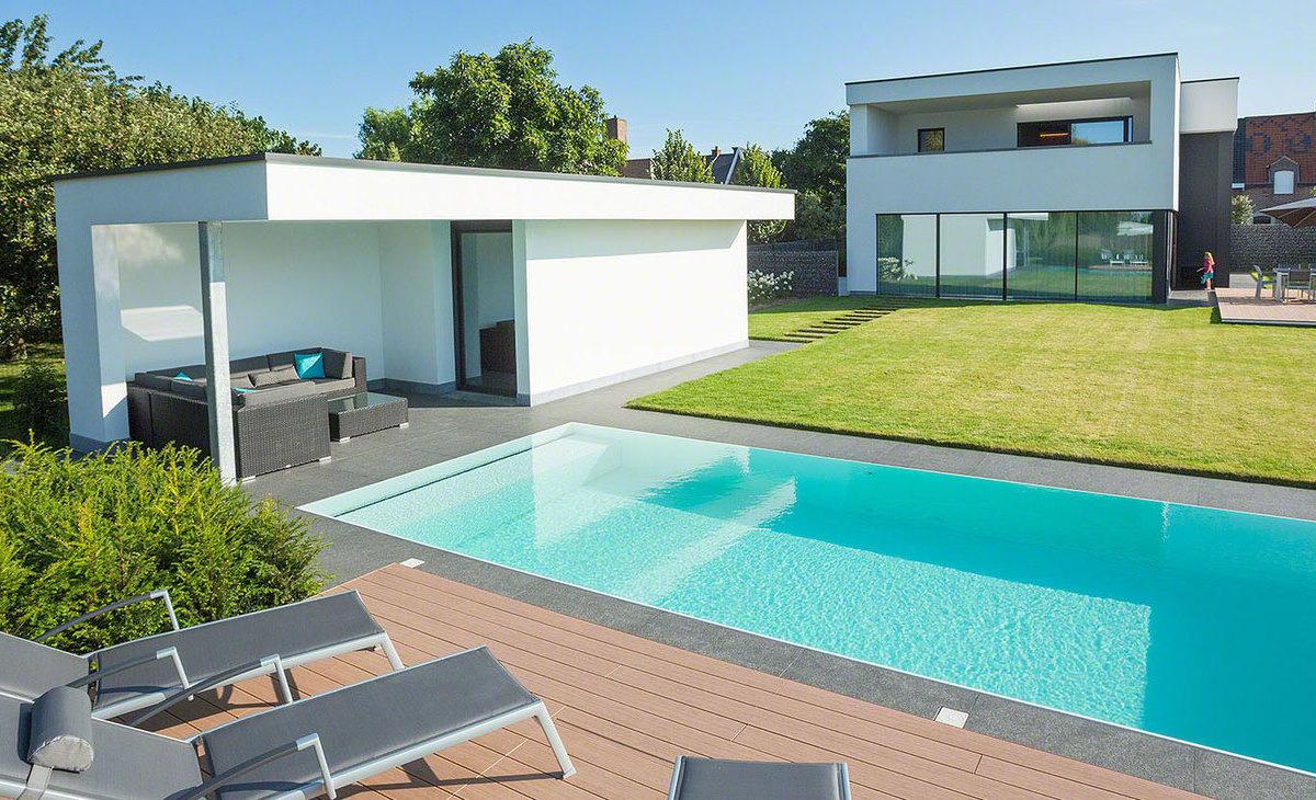 Piscine a confronto: su misura o prefabbricata