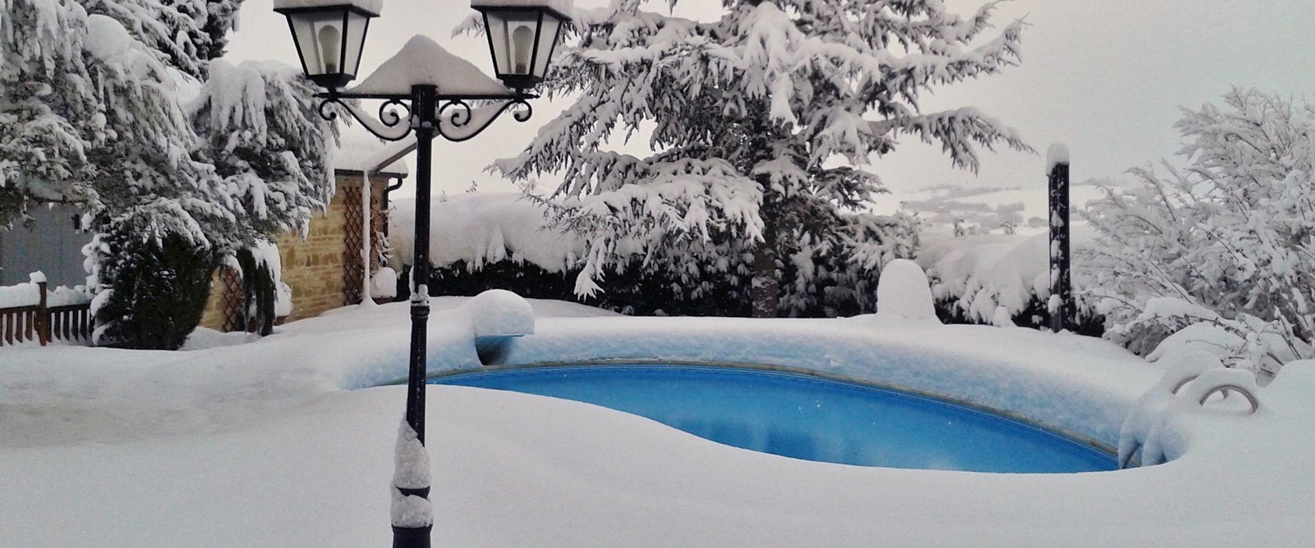 Manutenzione della piscina durante l’inverno